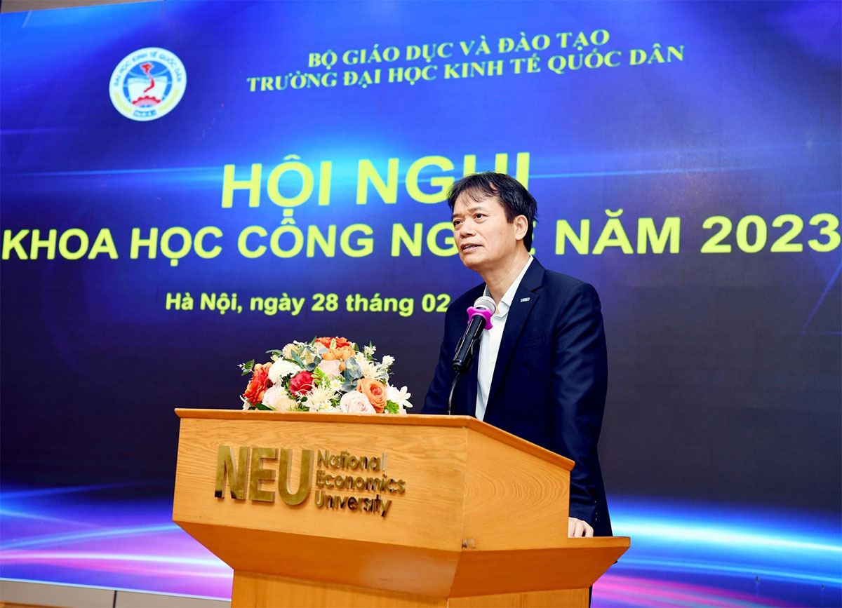 GS.TS Phạm Hồng Chương – Hiệu trưởng phát biểu