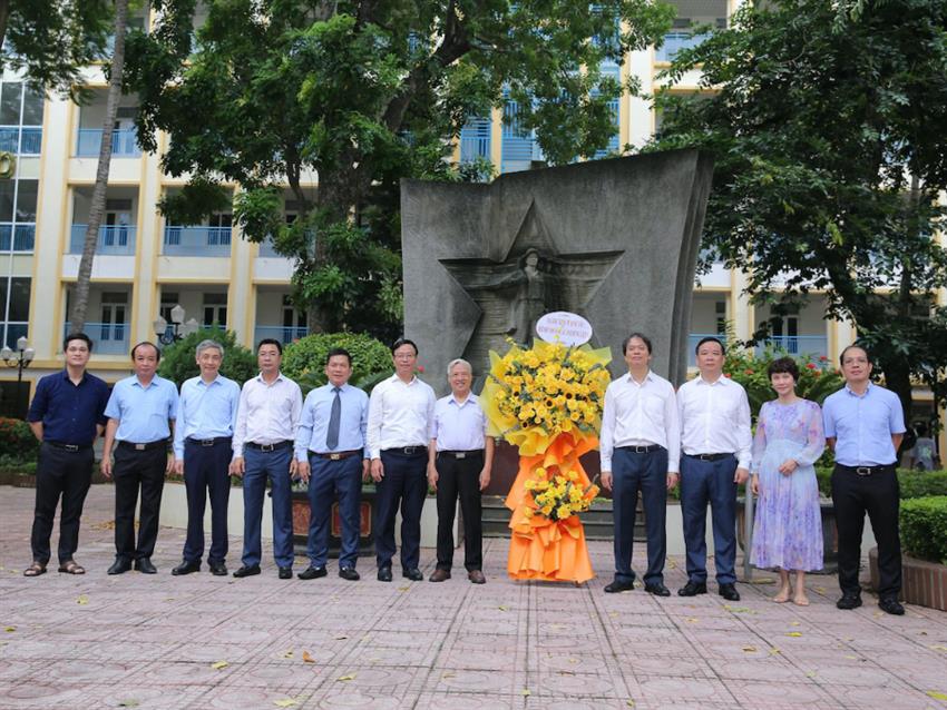 Đại học Kinh tế Quốc dân gặp mặt tri ân nhân kỷ niệm 78 năm ngày Thương binh - Liệt sỹ 27/7
