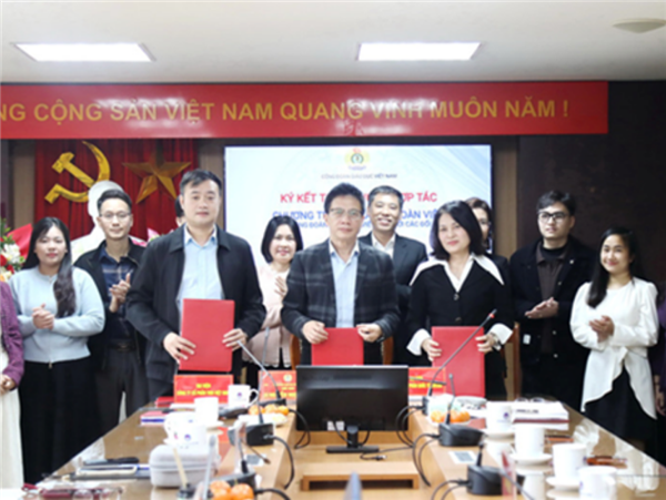Công đoàn Giáo dục Việt Nam ký kết thỏa thuận hợp tác với các doanh nghiệp nhằm cung cấp các sản phẩm chất lượng đến nhà giáo, người lao động.