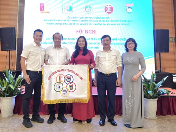 HỘI NGHỊ THƯỜNG NIÊN CÔNG ĐOÀN CỤM 5 TRƯỜNG (G5) VỚI CHỦ ĐỀ “VAI TRÒ CỦA CÔNG ĐOÀN TRONG PHÁT TRIỂN NĂNG LỰC NGHỀ NGHIỆP CỦA ĐỘI NGŨ CÁN BỘ, GIẢNG VIÊN TẠI ĐẠI HỌC KINH TẾ QUỐC DÂN TRONG BỐI CẢNH TỰ CHỦ, CHUYỂN ĐỔI SỐ VÀ HỘI NHẬP QUỐC TẾ”