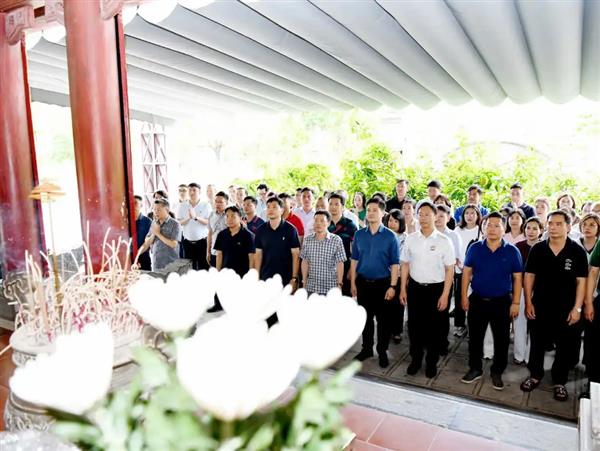 Đại học Kinh tế Quốc dân: Tiếp nối truyền thống “Đền ơn đáp nghĩa” qua chuỗi hoạt động kỷ niệm 79 năm Ngày Thương binh – Liệt sĩ