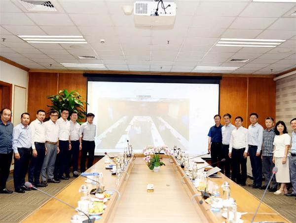 Đại học Kinh tế Quốc dân trao đổi và làm việc với Đại học Kinh tế Thành phố Hồ Chí Minh về quản trị và phát triển đại học