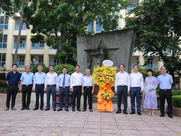 Đại học Kinh tế Quốc dân gặp mặt tri ân nhân kỷ niệm 78 năm ngày Thương binh - Liệt sỹ 27/7