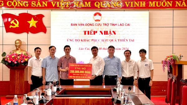 Trường Đại học Kinh tế Quốc dân ủng hộ 200 triệu đồng đến đồng bào chịu ảnh hưởng bởi lũ lụt tại Lào Cai