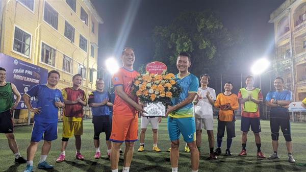 Chúc mừng Tân Hiệu trưởng Trường Công nghệ - TS Nguyễn Quang Huy - Tiền vệ tài hoa bậc nhất của CLB