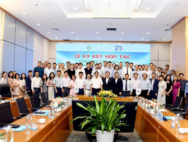Bệnh viện Bạch Mai và Đại học Kinh tế Quốc dân ký kết hợp tác, thúc đẩy liên kết y tế – giáo dục – truyền thông vì sức khỏe nhân dân