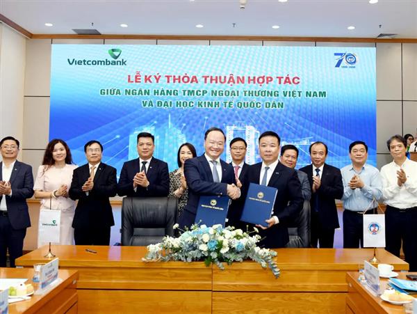 Đại học Kinh tế Quốc dân và Ngân hàng TMCP Ngoại thương Việt Nam ký kết thoả thuận hợp tác giai đoạn 2026–2029