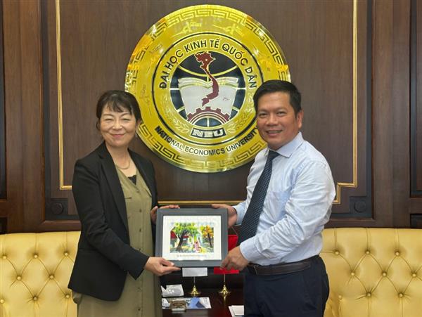 Lãnh đạo Đại học Kinh tế Quốc dân trao đổi và làm việc với Phó Hiệu trưởng Trường Đại học ChuO, Nhật Bản về các hoạt động hợp tác đào tạo