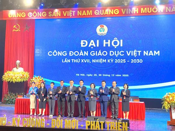 Chúc mừng TS. Nguyễn Hữu Đồng Chủ tịch Công đoàn Đại học Kinh tế Quốc dân đã tiếp tục được tín nhiệm bầu giữ cương vị Ủy viên Ban Thường vụ Công đoàn Giáo dục Việt Nam khóa XVII, nhiệm kỳ 2025–2030