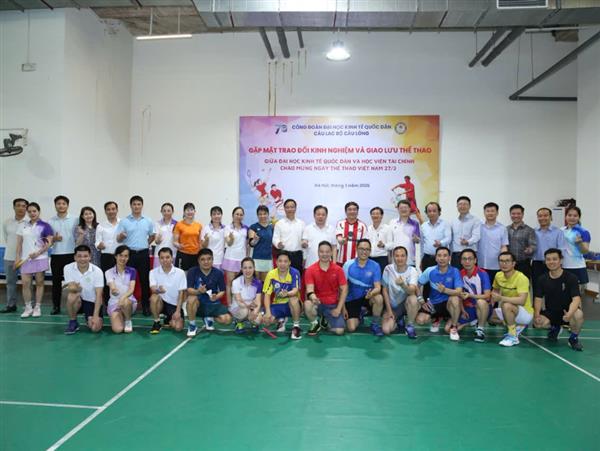 Sôi nổi giao lưu cầu lông giữa Đại học Kinh tế Quốc dân và Học viện Tài chính
